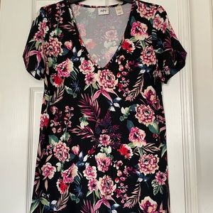 Short sleeve floral top